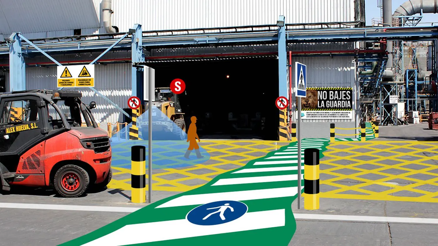 El mismo acceso con pasos de peatones, bolardos y carteles